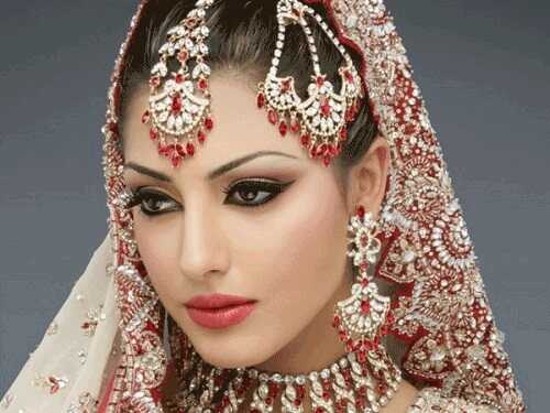 Trang điểm cô dâu kiểu Ấn Độ